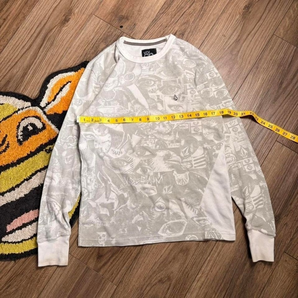 RARE Vintage AOP Volcom white long sleeve thermal shirt  (0201)
